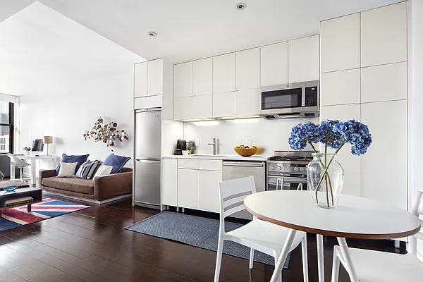 Sold by Warburg | media 1