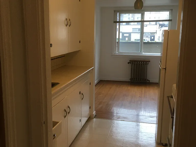 1245 Bute St — Photo 4