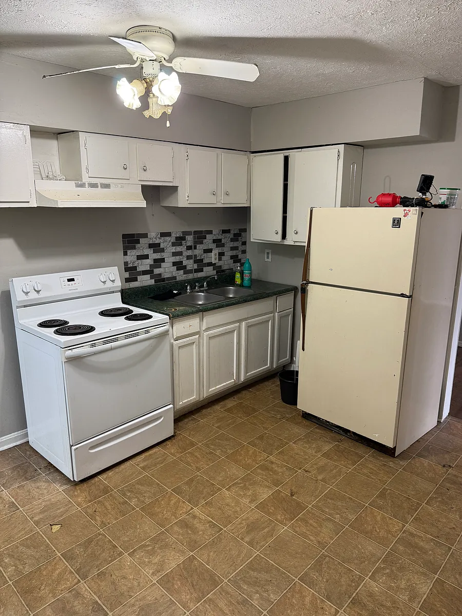 Building Photo - 802 N 3rd St #2