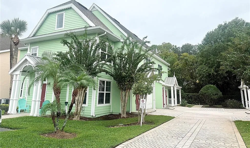 1 bed, 1.0 bath, 942 sqft, $1,550 — Photo 1