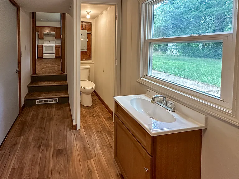 1714 Viking Ave — Photo 8