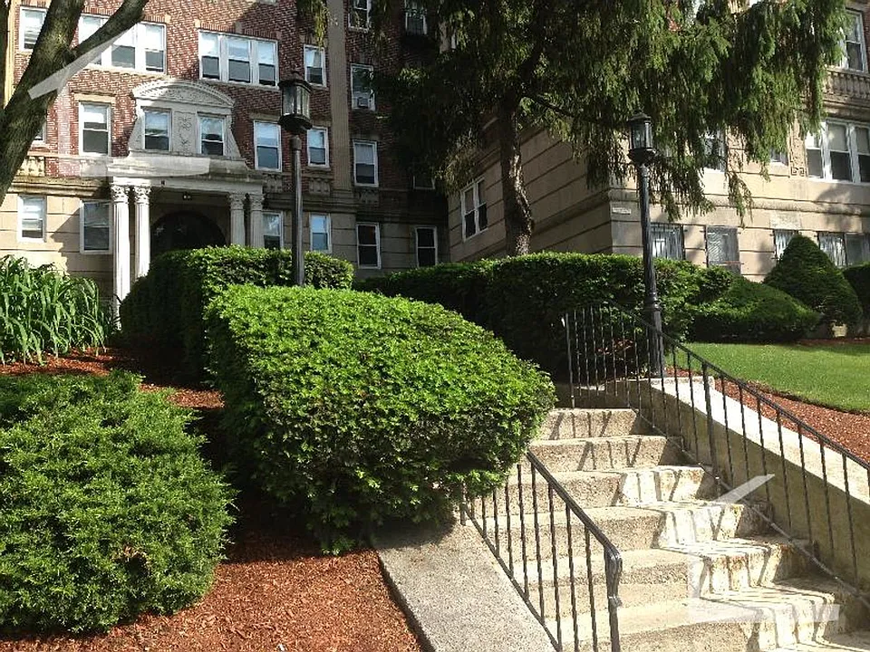 1800 Commonwealth Ave #15