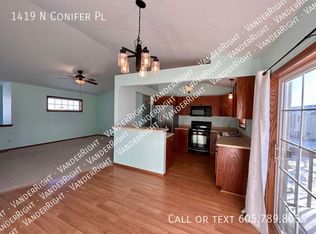 1419 N Conifer Pl, Sioux Falls, SD 57107