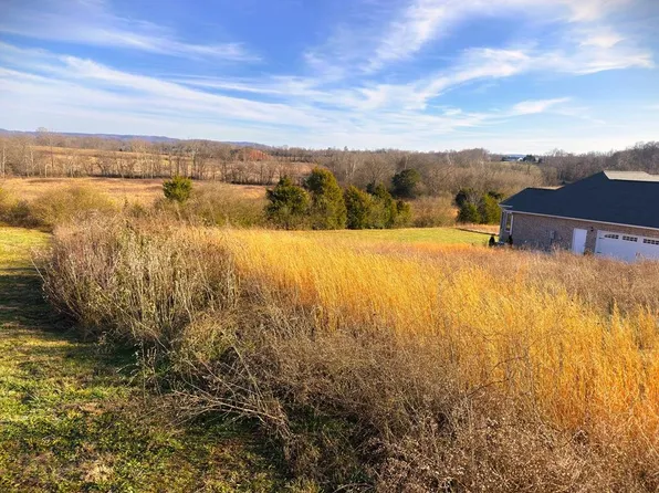 676 Blue Water Dr, Cookeville, TN 38506