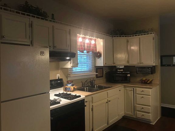 2nd image of 3306 Cave Ave