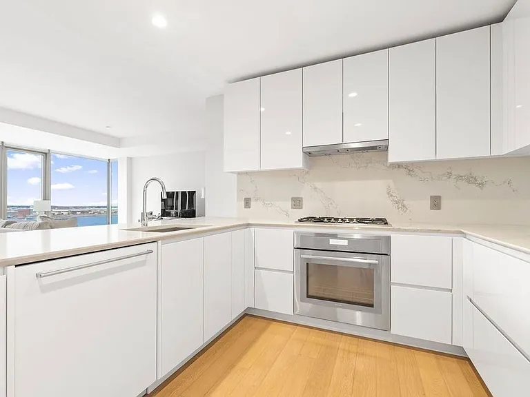 135 Seaport Blvd #2201 — Photo 6