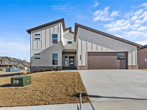 2512 Fairway Cir, Pea Ridge, AR 72751
