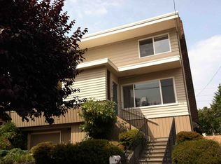 752 NE 59th St, Seattle, WA 98105