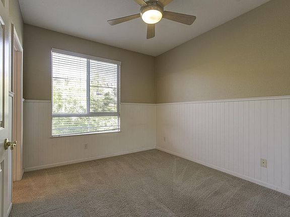 5th image of 472 Tower Hill Ave