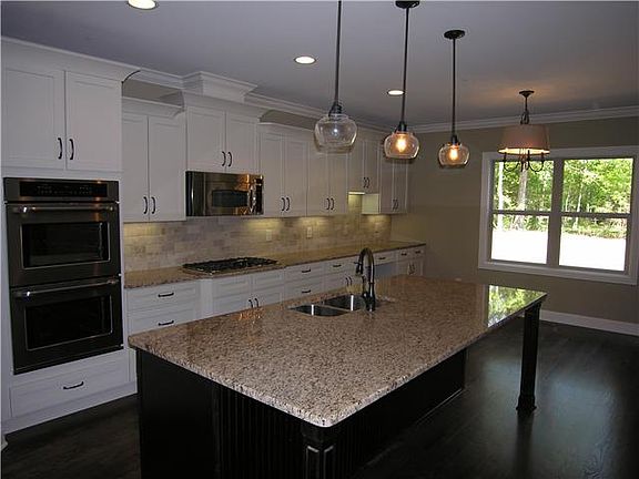 2nd image of 812 Piccadilly Drive Site #609-lot 609