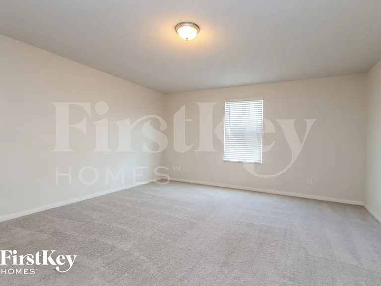 10083 Cerritos Dr — Photo 11