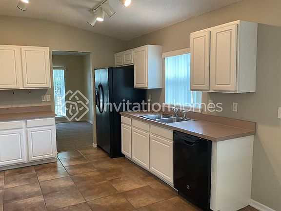 5th image of 1734 Crowned Ave