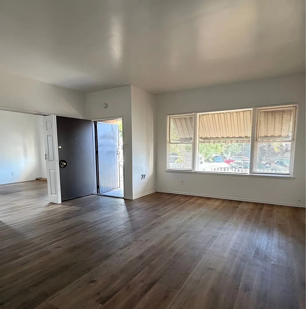 3 bed, 1.0 bath, 1504 sqft, $3,668 — Photo 4