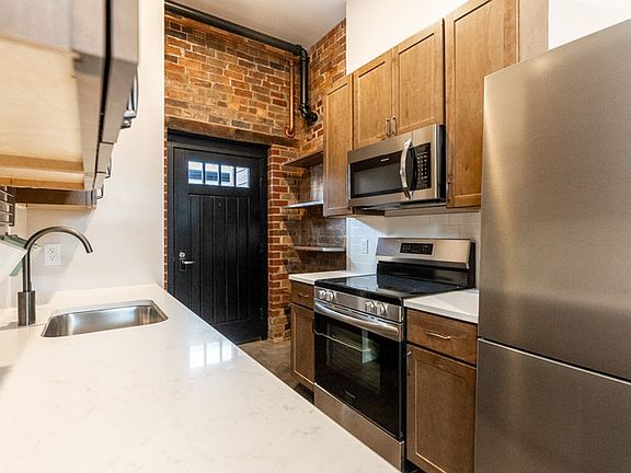3rd image of 225 Old South High St APT 126-225-126