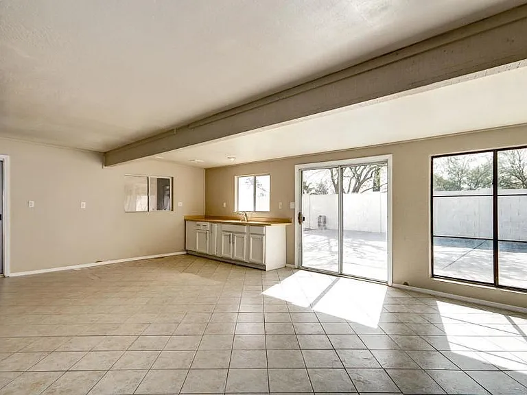 12715 W Cambridge Ave — Photo 29