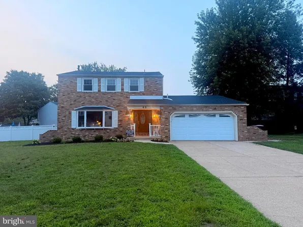 65 Lincoln Dr, Laurel Springs, NJ 08021