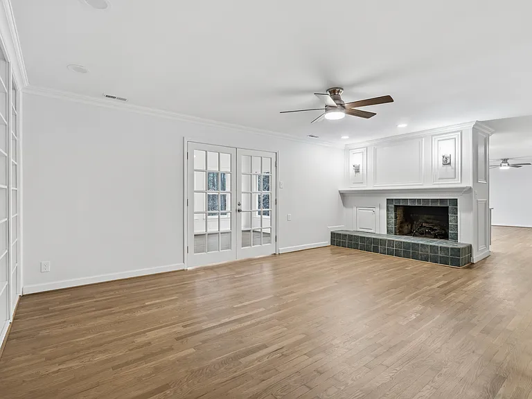 1504 Homestead Rd — Photo 23