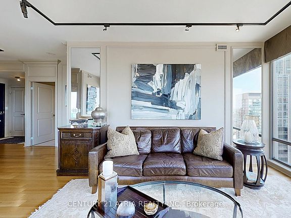 5th image of 18 Yorkville Ave #3005