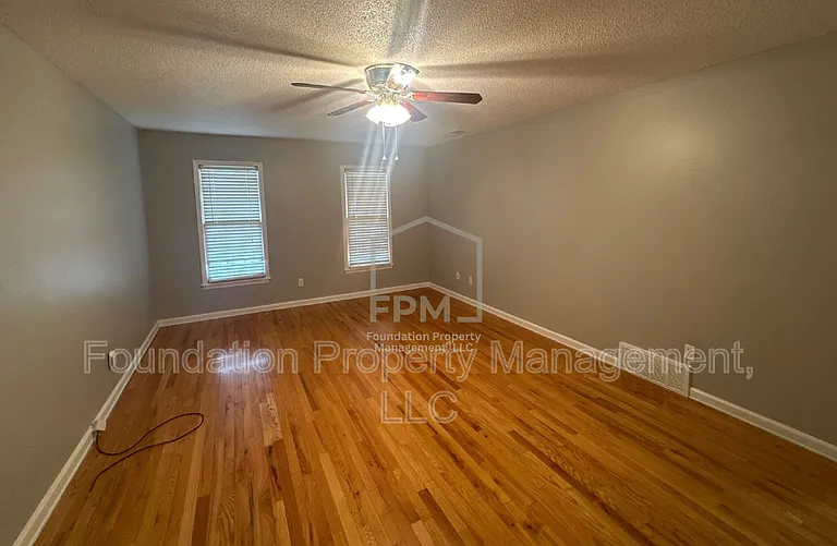 8559 Chippingham Dr — Photo 13