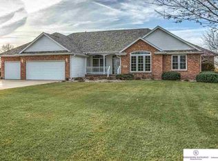 16621 Ridgemont St, Omaha, NE 68136