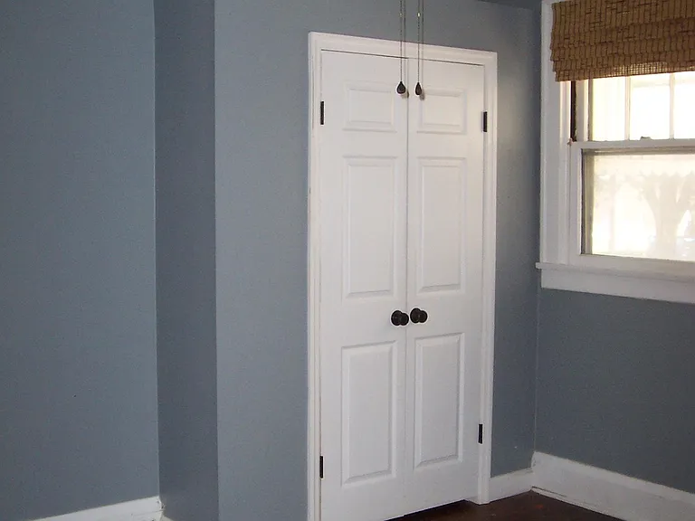 Middle Bedroom
