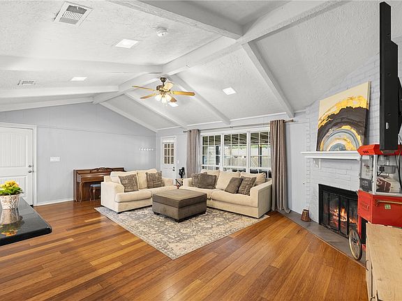 5th image of 2802 Woodmeadow Dr