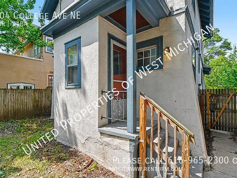 304 College Ave NE — Photo 18