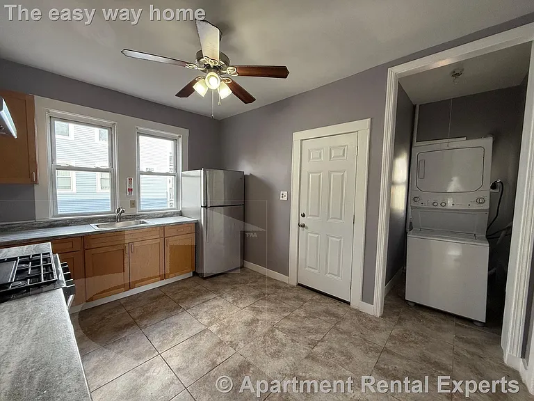 194 Sherman St — Photo 2