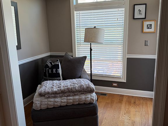 5th image of 4867 Carre Way