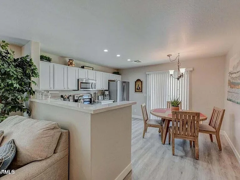 2477 E Meadow Land Dr — Photo 5