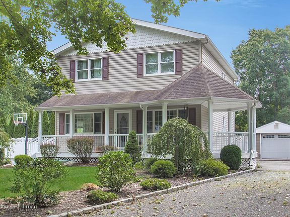 5th image of 131 Brook Ln