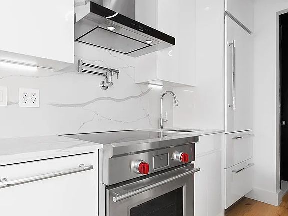 3rd image of 84 2nd Ave Unit Penthouse