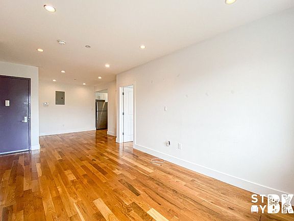 5th image of 226 Vernon Ave #4P