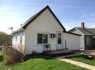 832 Main St, Darlington, WI 53530