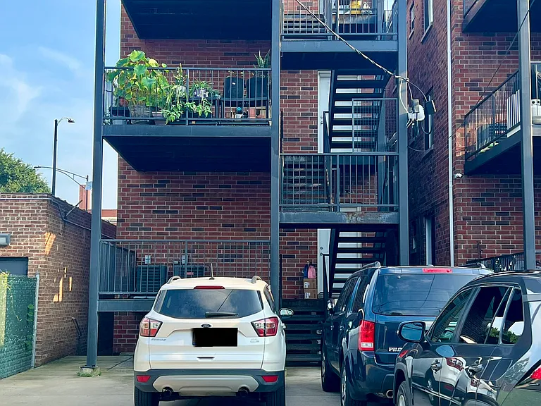 602 W 26th St — Photo 18