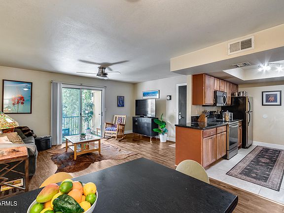 3rd image of 740 W ELM Street #219
