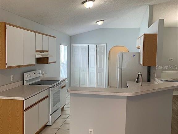 5th image of 402 Woodbury Pines Cir