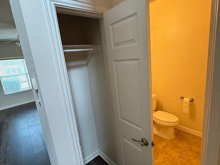 8732 Manhattan Ave — Photo 19