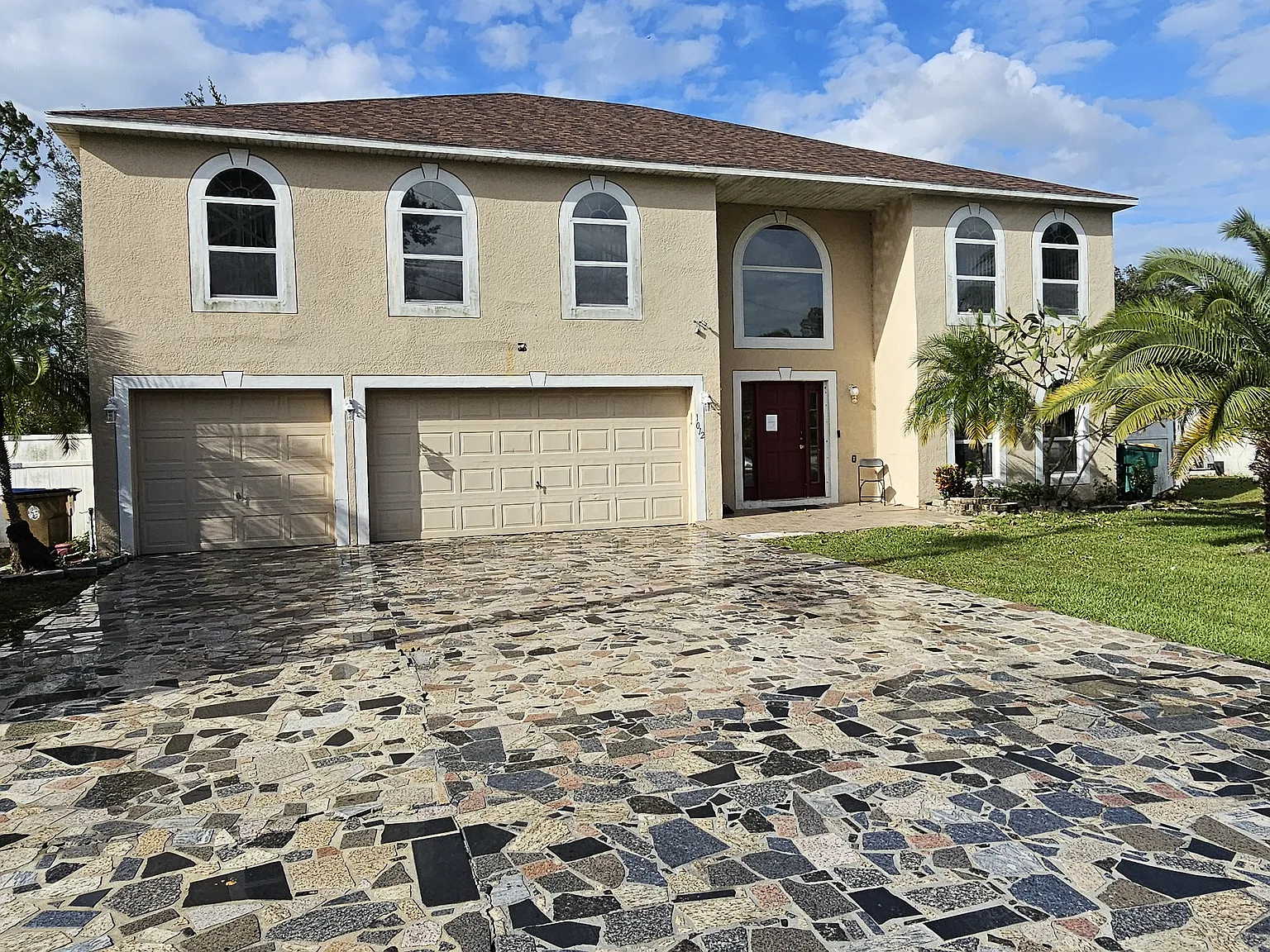 6 bed, 4.5 bath, 3836 sqft, $2,500 — Photo 1