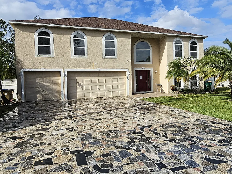 1012 Derbyshire Dr
