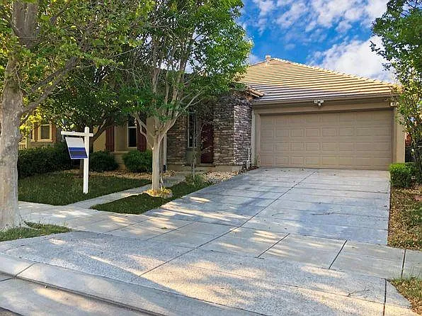 431 E Legacy Dr photo 1