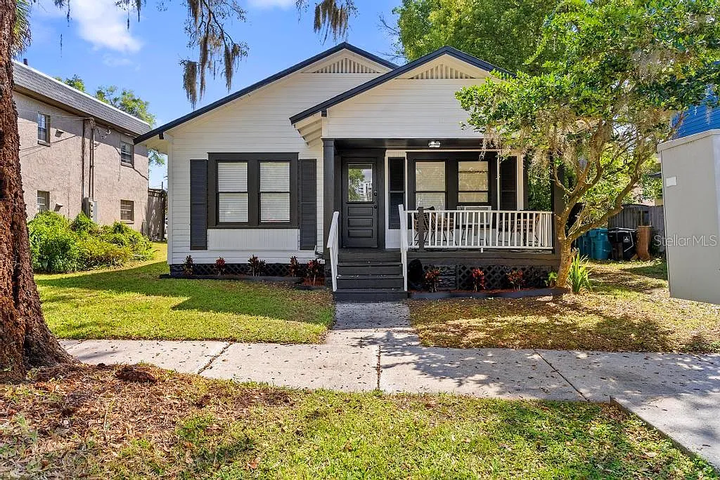 1 bed, 1.0 bath, 404 sqft, $1,800 — Photo 2