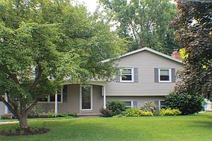 1st image of 33 Holiday Ln