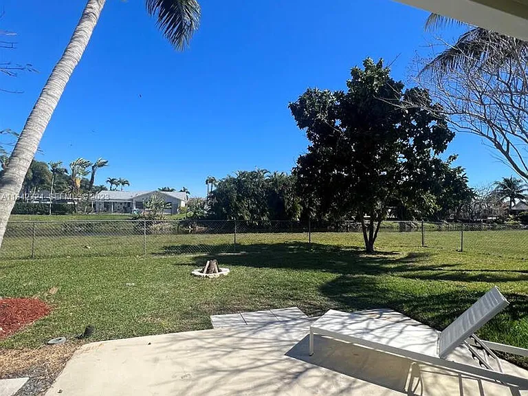 19420 Carolina Cir — Photo 13