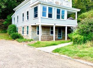 8 Bridgeport Rd, Tiverton, RI 02878