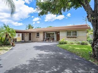 607 N Crescent Dr, Hollywood, FL 33021