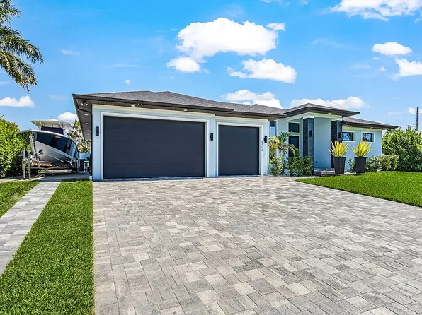 8800 Woodgate Manor Ct, Fort Myers, FL 33908