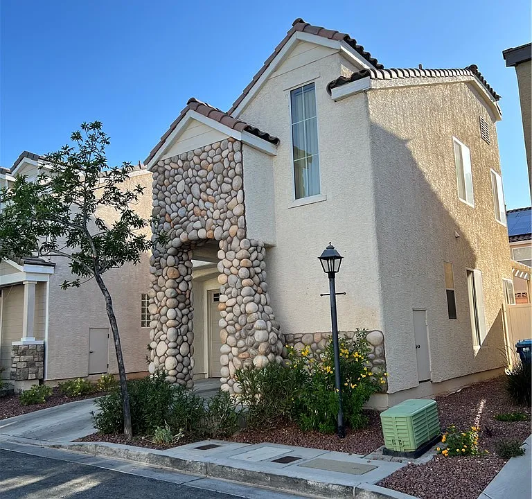 8237 Golden Flowers St