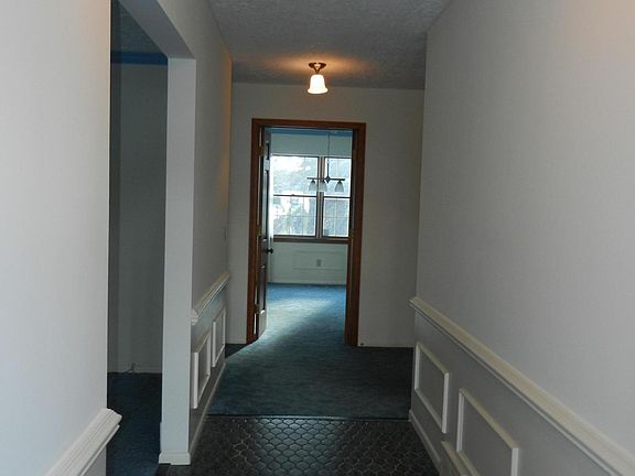 4th image of 1652 Parkvale Ave