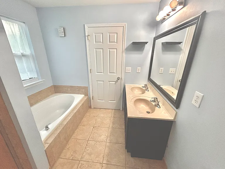 1077 Tudor Dr — Photo 13